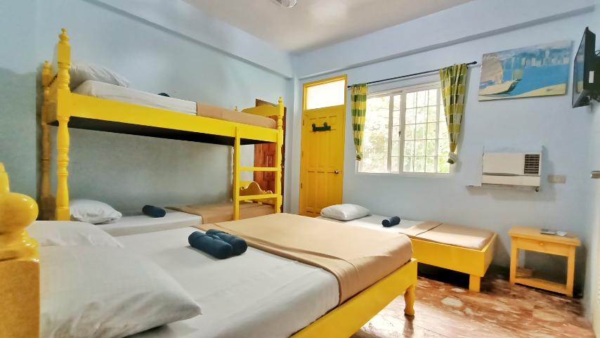 5 PAX POOLSIDE